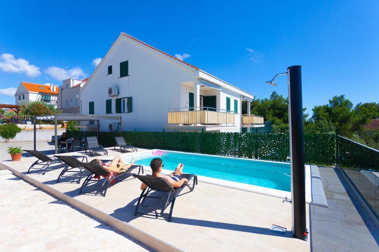 Apartment Jerry With Private Pool Milna  Eksteriør bilde
