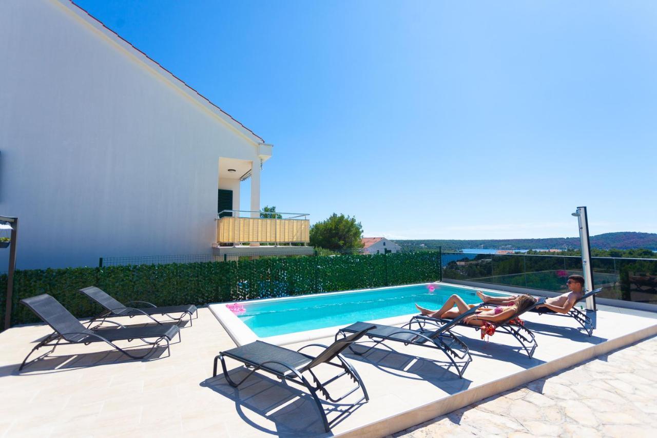 Apartment Jerry With Private Pool Milna  Eksteriør bilde